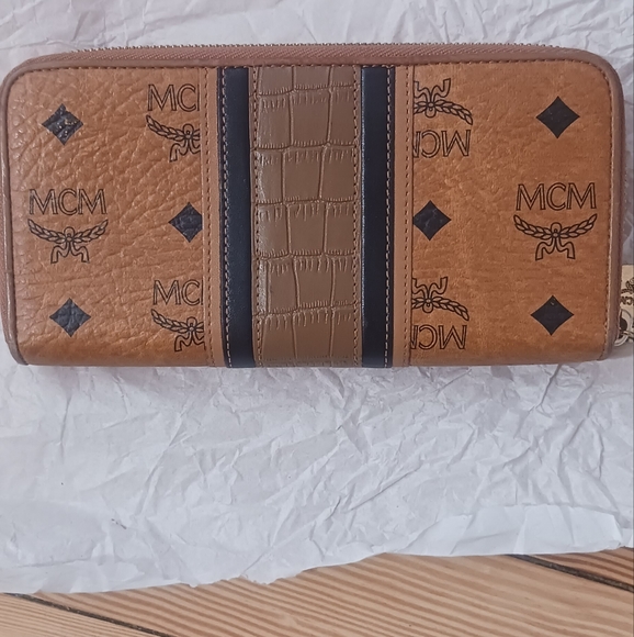 MCM Long Zippered Wallet - Picture 2 of 5